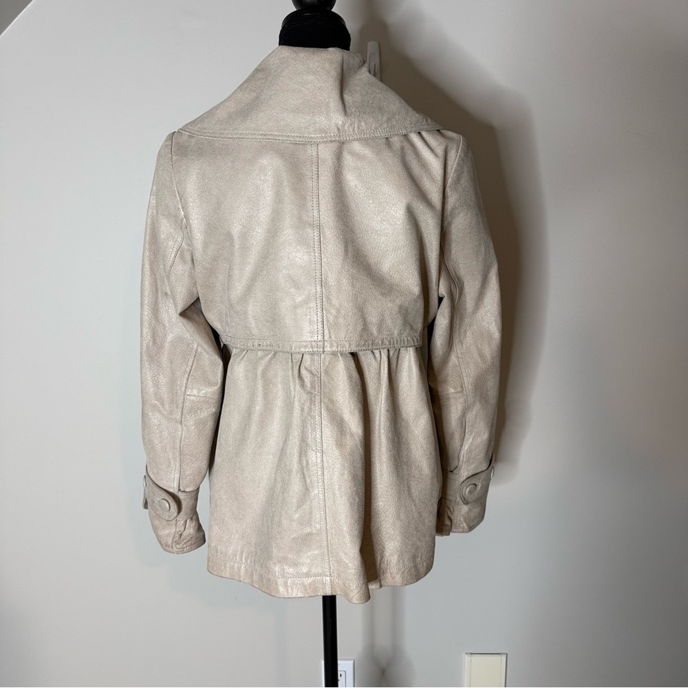 BERNARDO Cream Metallic Leather Swing Jacket Button Closure Pockets Size Medium - Picture 10 of 16